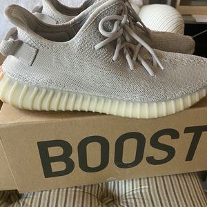 Yeezy boost 350 V2 sesame size 10 men’s.